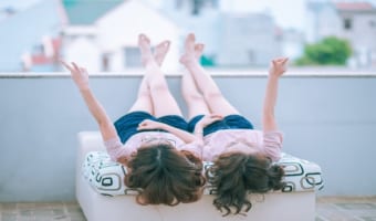 「瓜二つ」とは何に対して用いる言葉?その意味や類義語は?