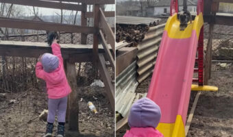 女の子に手伝ってもらい、滑り台を楽しむ子犬。滑り終えてはしゃいでいるその姿は「もう一回!」とせがんでるみたいです!!【海外・動画】