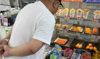 さすがは『カロリーゼロ理論』の提唱者!ホットスナックを美術館みたいに眺めるサンドウィッチマン・伊達みきおが話題に!