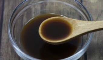 「ウスターソース」とはどんなソース？「ウスター」とはなんのこと？中濃ソースやとんかつソース、オイスターソースとの違いは？