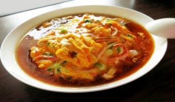 カニ玉がのっていておいしい中華料理の「天津飯」!この料理は日本生まれって本当?!