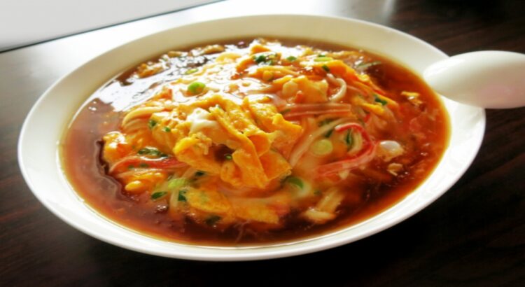 カニ玉がのっていておいしい中華料理の「天津飯」！この料理は日本生まれって本当？！