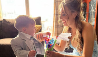 16歳のシングルマザーがプロムの相手に選んだのは、1歳のハンサムボーイ。ふたりの素敵なツーショットがSNSで話題に!!