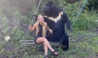 親友と一緒にブランコに揺られる女性。4年来の仲だというその親友は・・、なんと巨体を誇る『あの動物』でした！！【海外・動画】