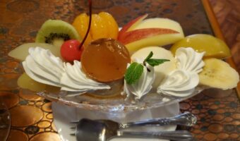 プリンアラモードの「アラモード」とはどういう意味？その由来をご紹介！