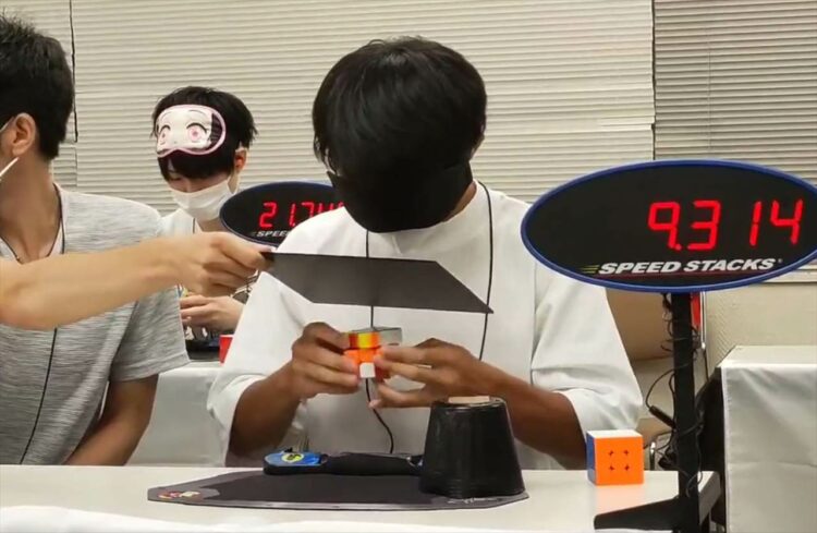 凄すぎて声が出ちゃう！目隠しルービックキューブの大会動画に驚愕！コツも聞いてみた