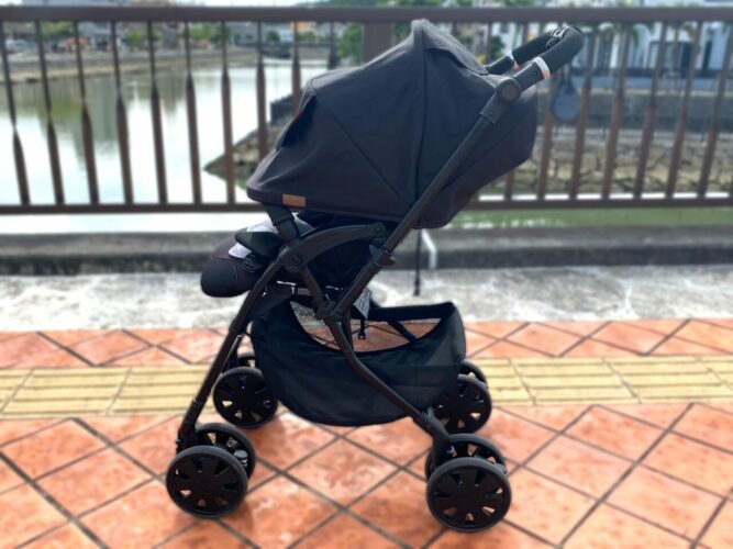 ネットで買ったベビーカーを一人で組み立てられそうにないのでNYの路上で組み立ててたらニューヨーカー達は手助けしてくれるのか？