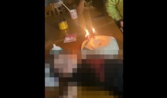 1歳の赤ちゃんのバースデーパーティーで起きた微笑ましいハプニング!ケーキのロウソクを消す前に、肝心の主役がまさかの状態に!!