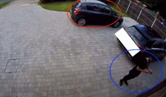 ハンドブレーキをかけ忘れた車が徐々にバック!振り向いて事態に気付いたドライバーが慌てて戻りますが・・、間に合うのか!?【海外・動画】