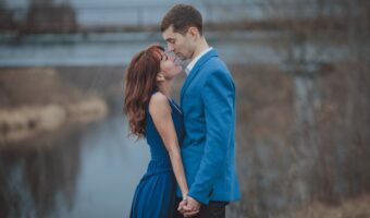 首筋にキス!その行動の意味とは!?キスする場所で男の心理がわかる!!