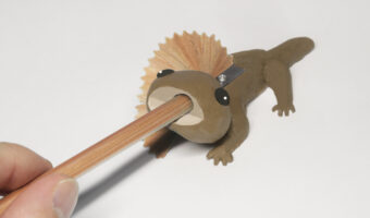 これはかわいい！削ると変身しちゃうトカゲの鉛筆削りが話題！早く削りたくて子供の勉強が捗るかも！