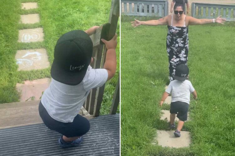 階段を急いで下りる幼い男の子。両手を広げて待つおばあちゃんにハグをしに行くのかと思いきや・・、まさかの展開におばあちゃんも脱力