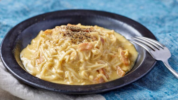 スパゲッティの代わりにえのき！？でも、コレは絶対美味しい！料理研究家がオススメの『黄金のえのきカルボナーラ』が話題に！