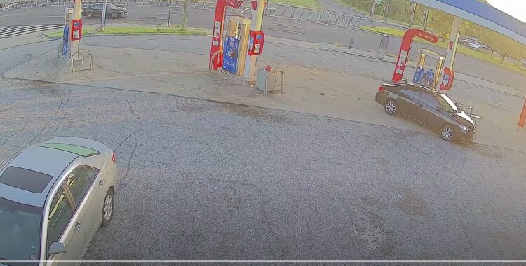 これからこのガソリンスタンドで思いもよらないハプニングが起こります！恐らくこれから起こるハプニングを予想できる人はいないでしょう。