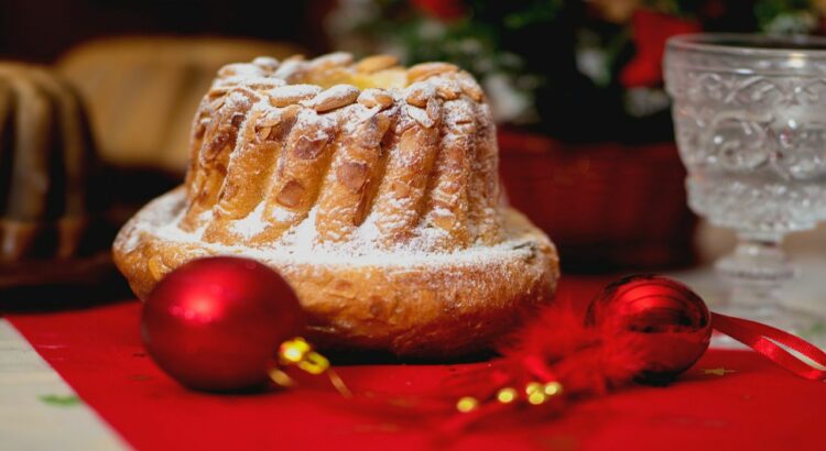 山のような形をした洋菓子「クグロフ」、「カヌレ」も似たような形状だけど、違いはサイズだけ？それとも全く異なる？