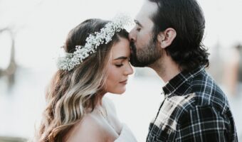 おでこにキス!その行動の意味とは!?キスする場所で男の心理がわかる!