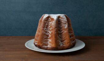 クリスマスシーズンに食される「パンドーロ」とはどんなパン？その名前はパンの色にあった！