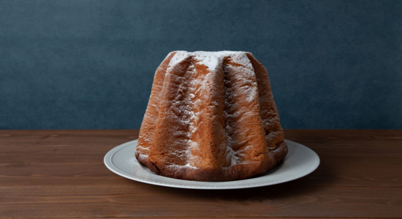 クリスマスシーズンに食される「パンドーロ」とはどんなパン?その名前はパンの色にあった!