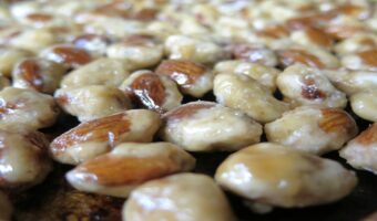 アーモンドを使った砂糖菓子の「プラリーヌ」とはどんなお菓子?「プラリネ」とは別物なの?