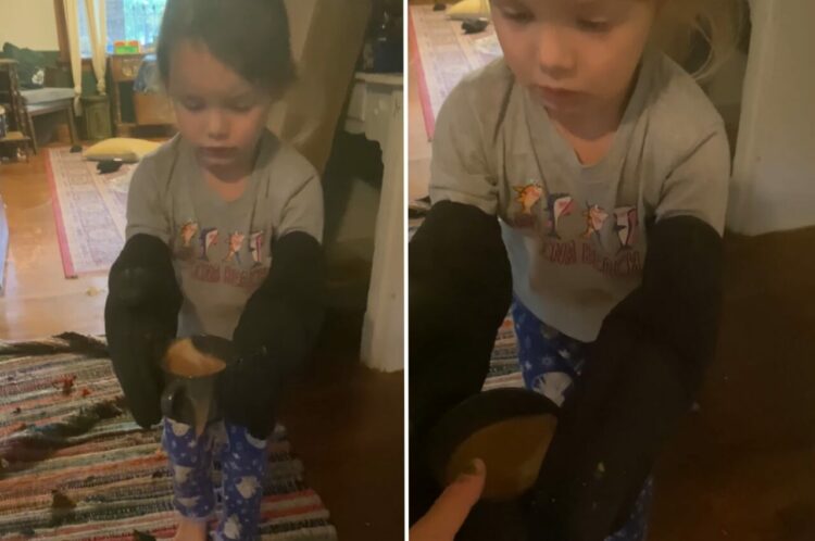 ミトンと付けてコーヒーを運ぶ女の子。ママが電子レンジで温めっぱなしにしていたのを持ってきてくれていたのです！！【アメリカ・動画】