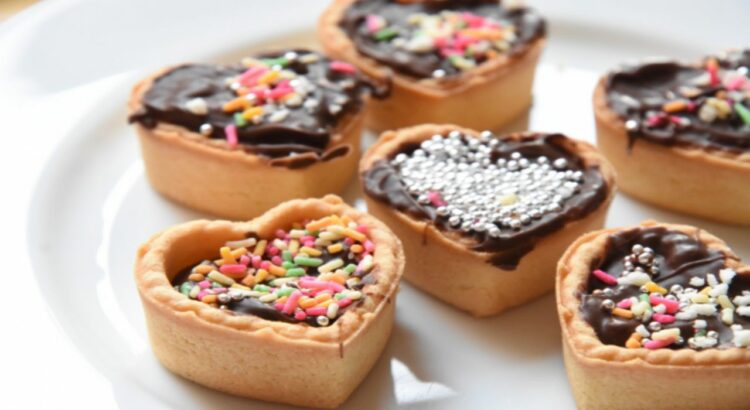 「アラザン」とはなんのこと？洋菓子にのっているあの銀色のBB弾みたいなやつのことです！！