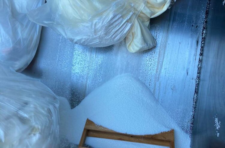 「ビーズクッションは破けるとこうなります」マシンガンズ滝沢さんによる、ゴミ捨ての注意喚起ツイートが話題に！