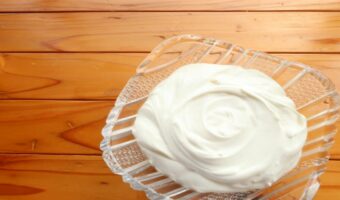 「マスカルポーネ」とはどんなチーズ?「クリームチーズ」との違いはなに?