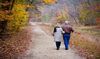 「親の老後」問題、健康面や経済面について、6割の人が親とは話し合いができていない?!【2022年アンケート調査】