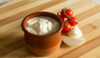 「サワークリーム」とはどんなもの？独特な酸味の正体とは！？