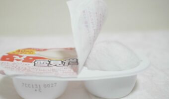 モチモチの『雪見だいふく』かと思いきや、なんだかフワフワ、モゾモゾ・・・動く『雪見だいふく』の正体は！？