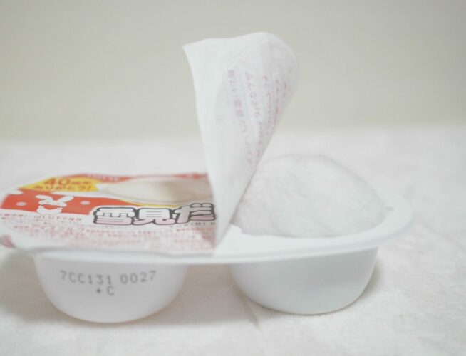 モチモチの『雪見だいふく』かと思いきや、なんだかフワフワ、モゾモゾ・・・動く『雪見だいふく』の正体は！？