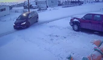 奥様の超絶ドライブテク！ちょっとコーヒーを買いに出かける為に華麗なドリフトを披露