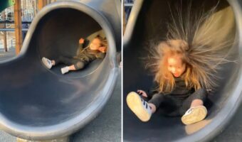 楽しげな声をあげながらトンネル型のすべり台からおりてきた女の子。その髪の毛が静電気でスゴいことに!!【海外・動画】