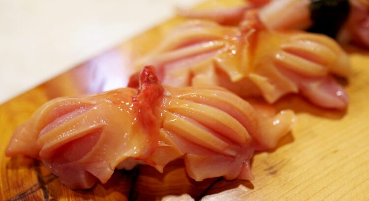 新鮮な赤貝からは血が出る！？その身が赤いのは人間の血液と同じある成分を含むから！！