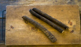 「ごぼう」の漢字表記「牛蒡」には、なぜ「牛」が含まれているの?