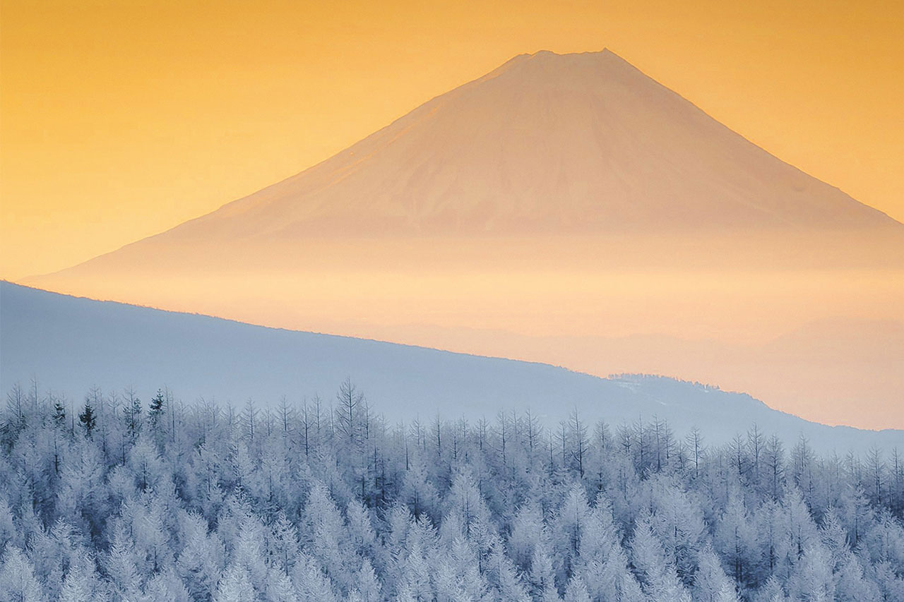 これは絵なの？写真なの！？こんな富士山見たことない！見事なコントラストを映し出した1枚が美しすぎると大反響。