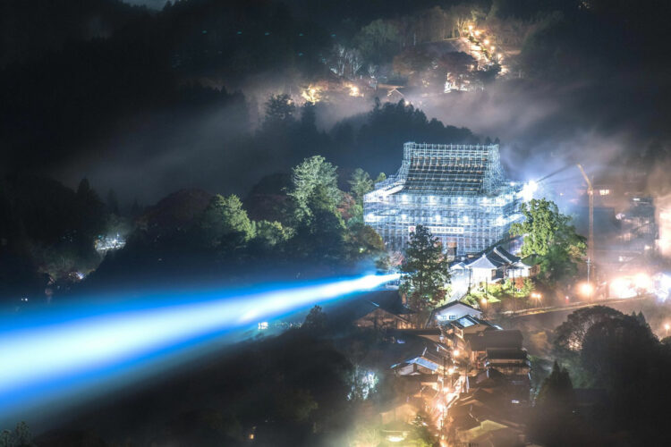 宇宙人の襲撃か！？お寺から謎のビーム光線が！！実在する光景なの？まるで映画のワンシーンのよう！（CGではありません！）