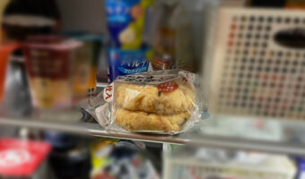 【違う!そうじゃない!】妻が「冷蔵庫にシュークリームがあった!」ってウキウキでコーヒー淹れてるけど・・・それがんもどき