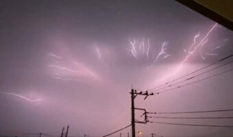 こんな雷見たことない！「すごいのが撮れたんだ・・・」埼玉のゲリラ豪雨の最中に撮影された雷が凄すぎた！【動画・埼玉】