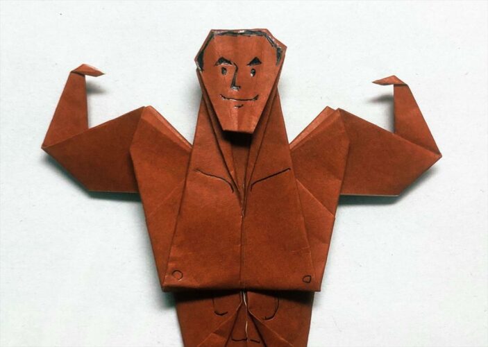 『マッチョ折り紙』の折り方が大反響！「途中まで鶴の折り方じゃんって思ってたら、まさかのマッチョだった」