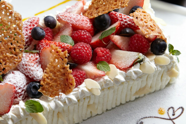 クオリティ高すぎ！なんでもケーキにできちゃう！？カラフルできらびやかな海外のバースデーケーキ10選！