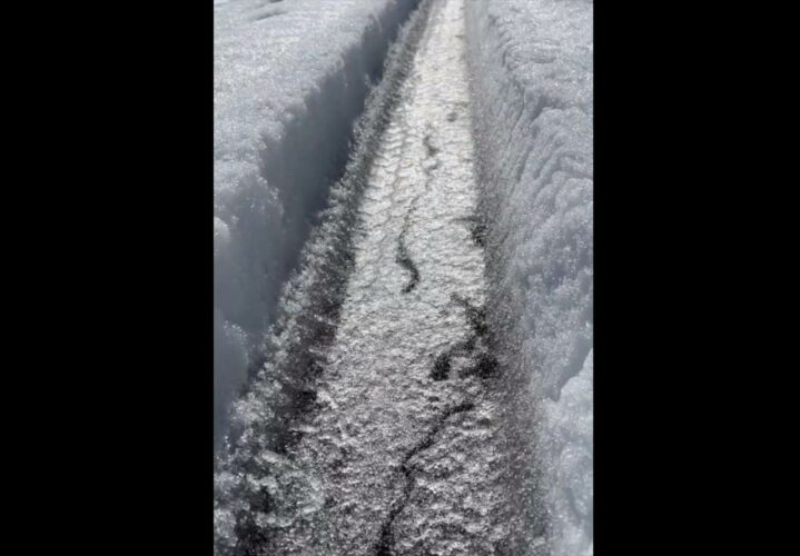 一体どういうこと！？水がニョロニョロと流れていて、まるでヘビのように見える現象が話題に！「ジブリで見たことある」