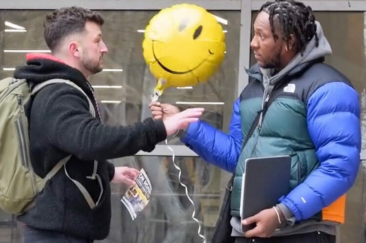 【TikTokドリーム】小さな親切が幸運を招く！無名の駆け出しミュージシャンが意図せず有名TikTokerの動画で一躍人気に！