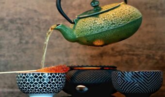 「ダージリン」とはどんな紅茶のこと?よく聞く「アッサム」「アールグレイ」「オレンジペコ」といった他の紅茶とは何が違う?