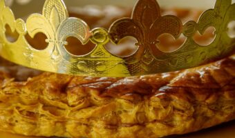 フランスの伝統菓子「ガレット・デ・ロワ」どんなお菓子?いつ食べられるものなの?