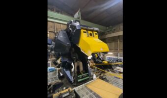 実際に乗って操縦できるロボットが開発されて話題に！「ロマンが詰まってる」「いつかガンダム作ってください！」