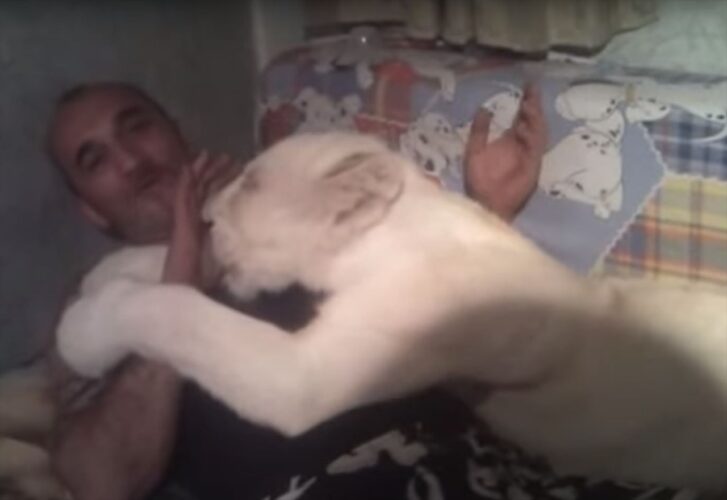 ライオンは甘えん坊？指をしゃぶって離れないその姿がとってもかわいい！！