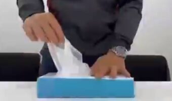 これは便利かも！警視庁警備部災害対策課の公式Twitterが使用後のレジ袋を畳まずに簡単に保管する方法を公開！