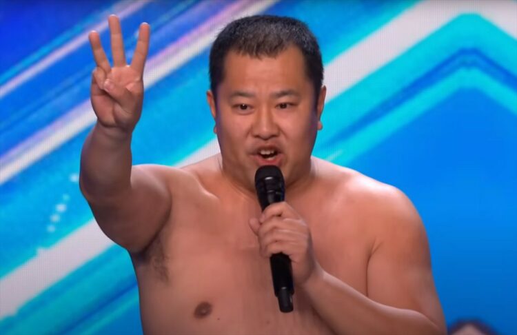 毒舌で知られるサイモン氏も「今年一面白い出場者」と絶賛！とにかく明るい安村がイギリスで大爆笑をかっさらった！