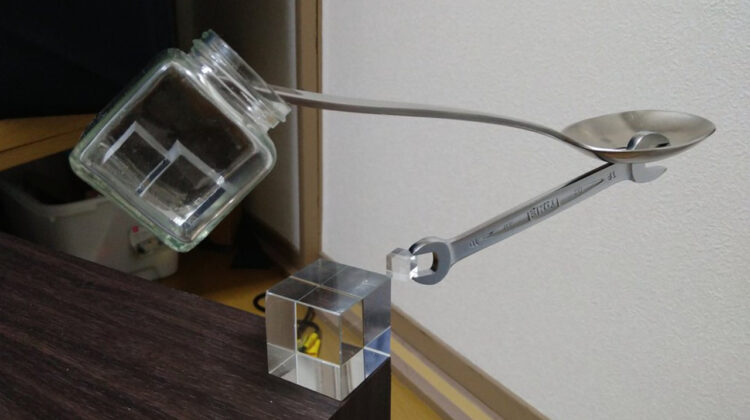 信じられない！これ、バランスで成り立っています。